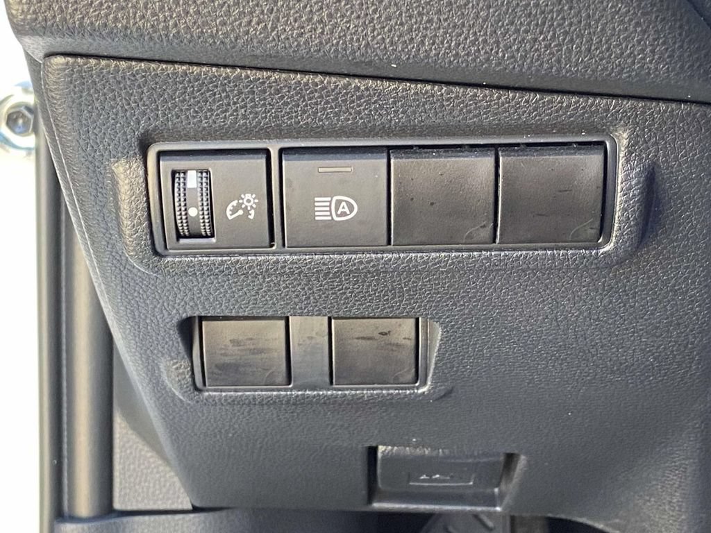 Used 2024 Toyota Corolla Cross LE w/ Moonroof Package FWD image 27