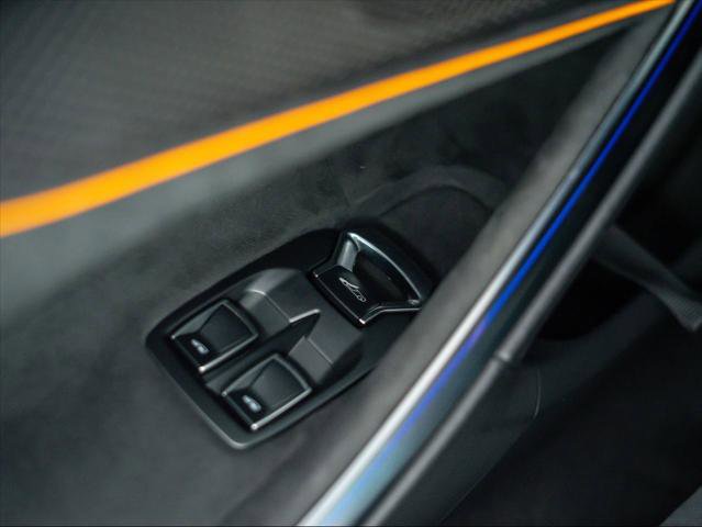 Used 2025 McLaren Artura image 39