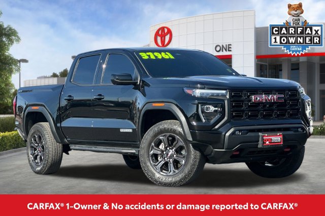 Used 2024 GMC Canyon Elevation w/ Elevation Premium Package AWD/4WD image 2