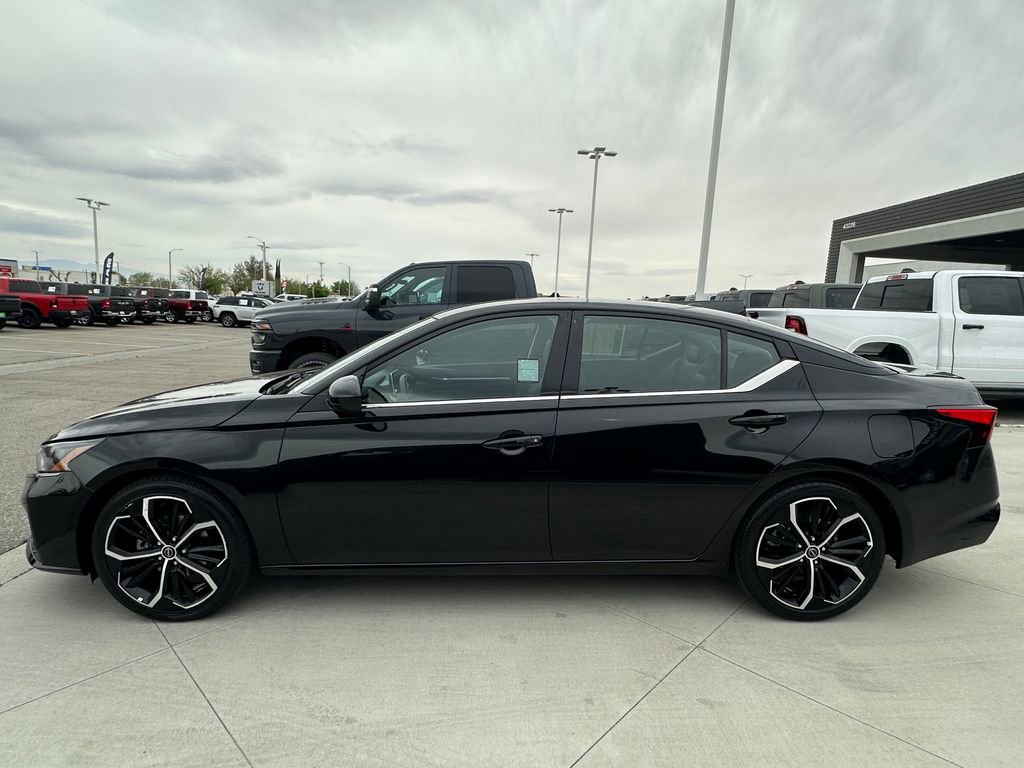 Used 2024 Nissan Altima 2.5 SR image 3