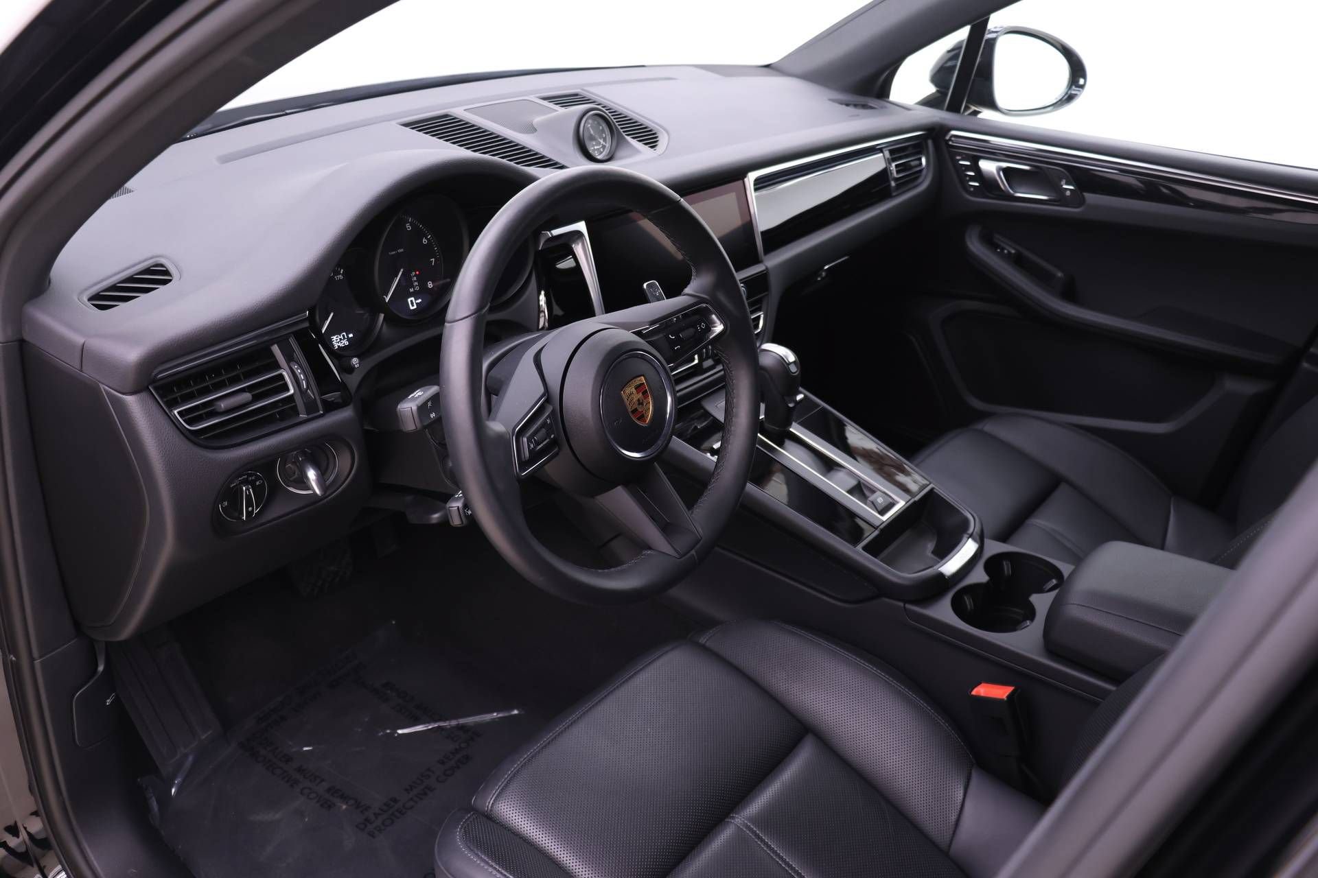 Used 2025 Porsche Macan AWD/4WD image 4