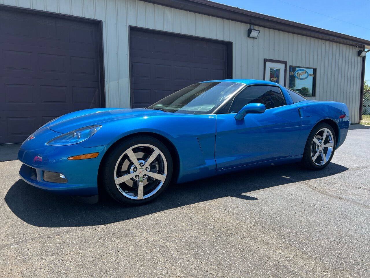 Used 2010 Chevrolet Corvette Coupe w/ 1LT RWD image 1