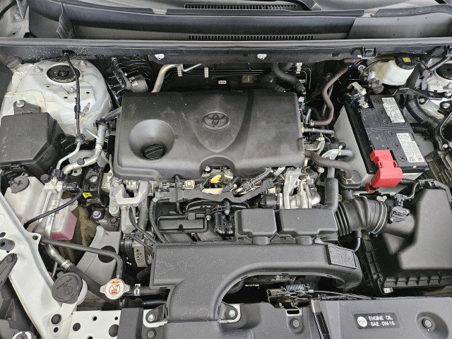 Used 2021 Toyota RAV4 XLE Premium AWD/4WD image 7