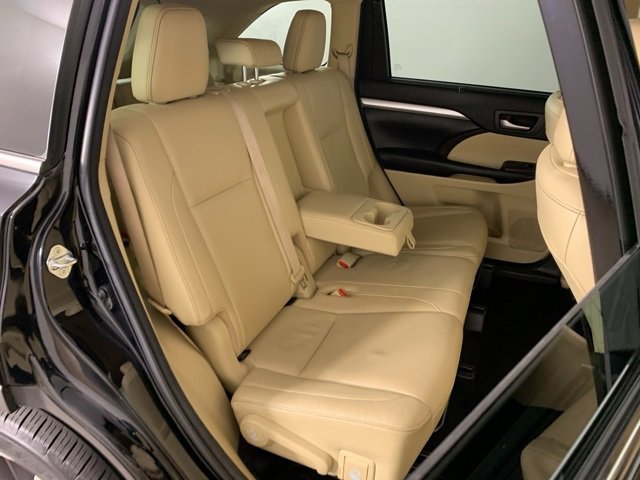 Used 2018 Toyota Highlander XLE image 24