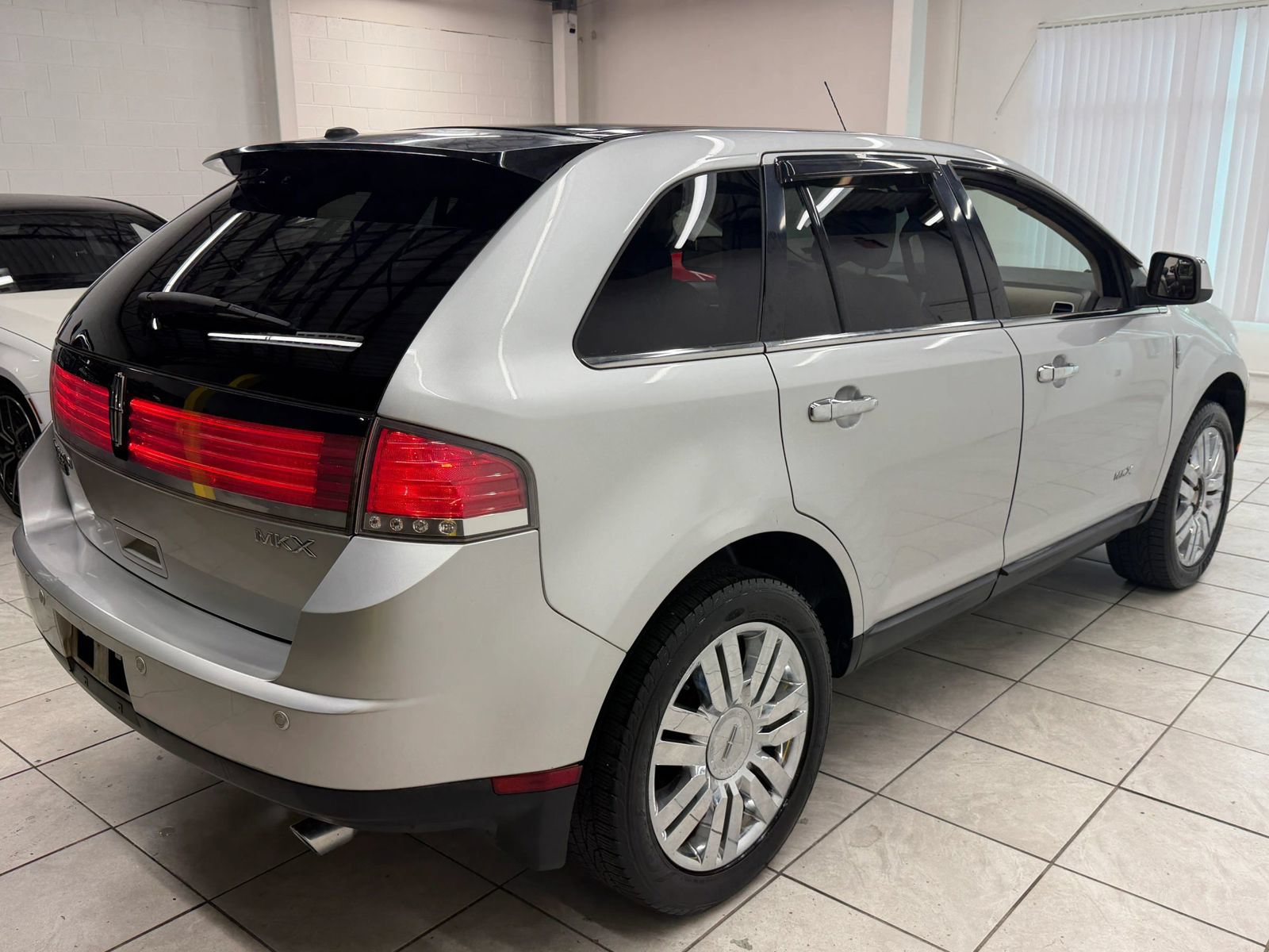 Used 2010 Lincoln MKX 2WD image 9