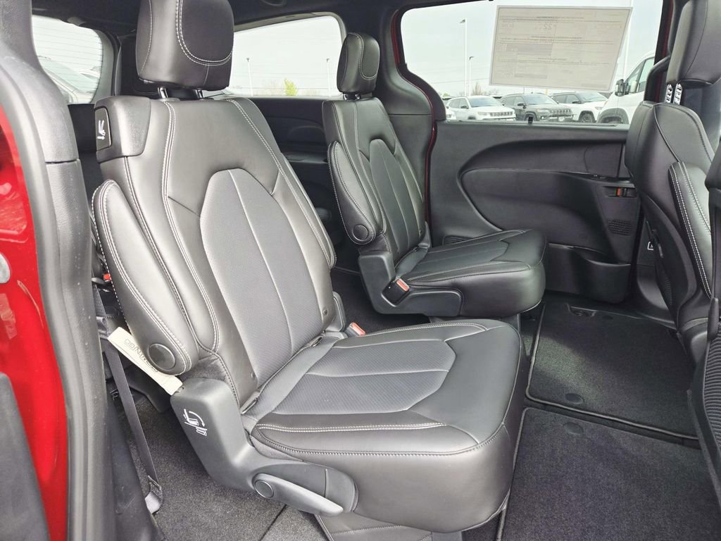 New 2026 Chrysler Pacifica Select image 17
