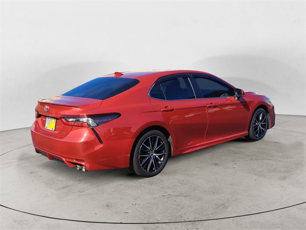 Used 2021 Toyota Camry SE image 3
