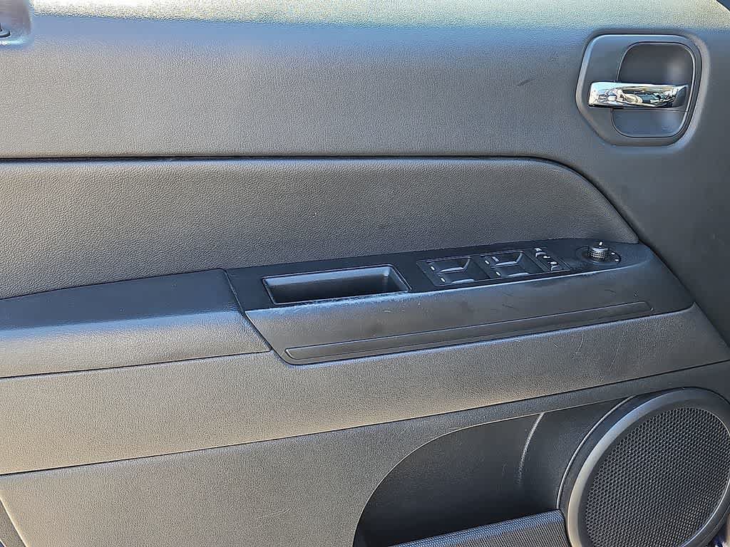 Used 2017 Jeep Patriot High Altitude FWD image 11