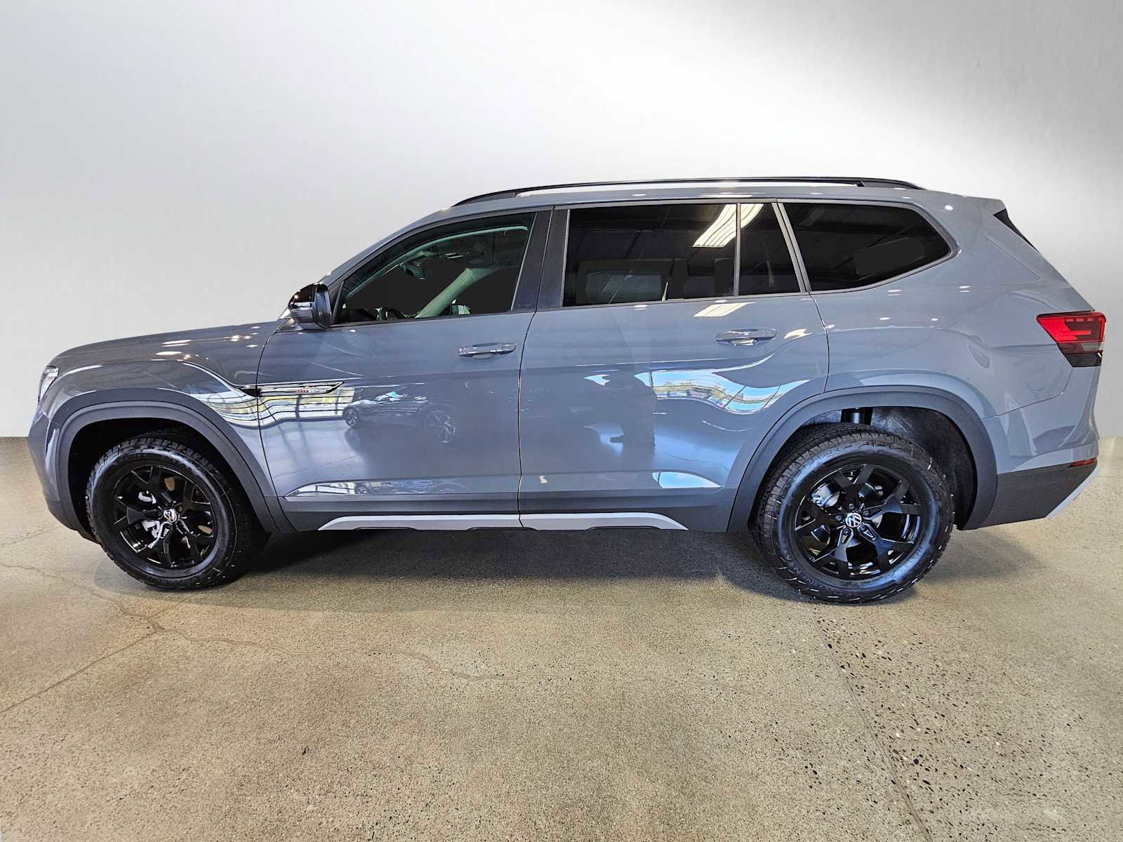 Used 2026 Volkswagen Atlas Peak Edition AWD/4WD image 4
