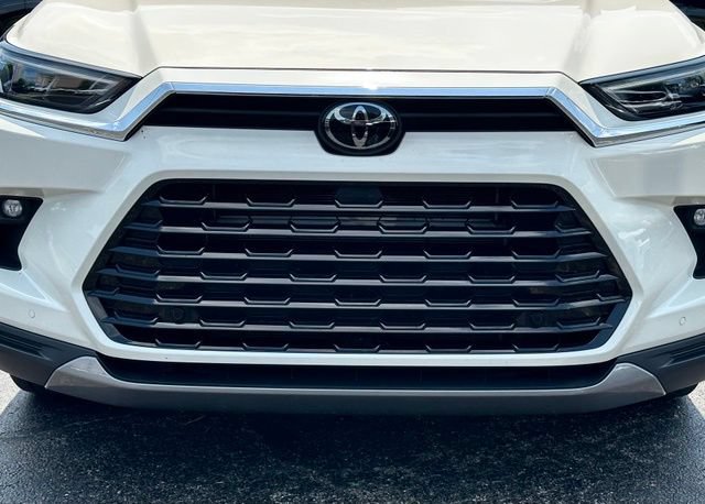 Used 2024 Toyota Grand Highlander AWD Hybrid image 4