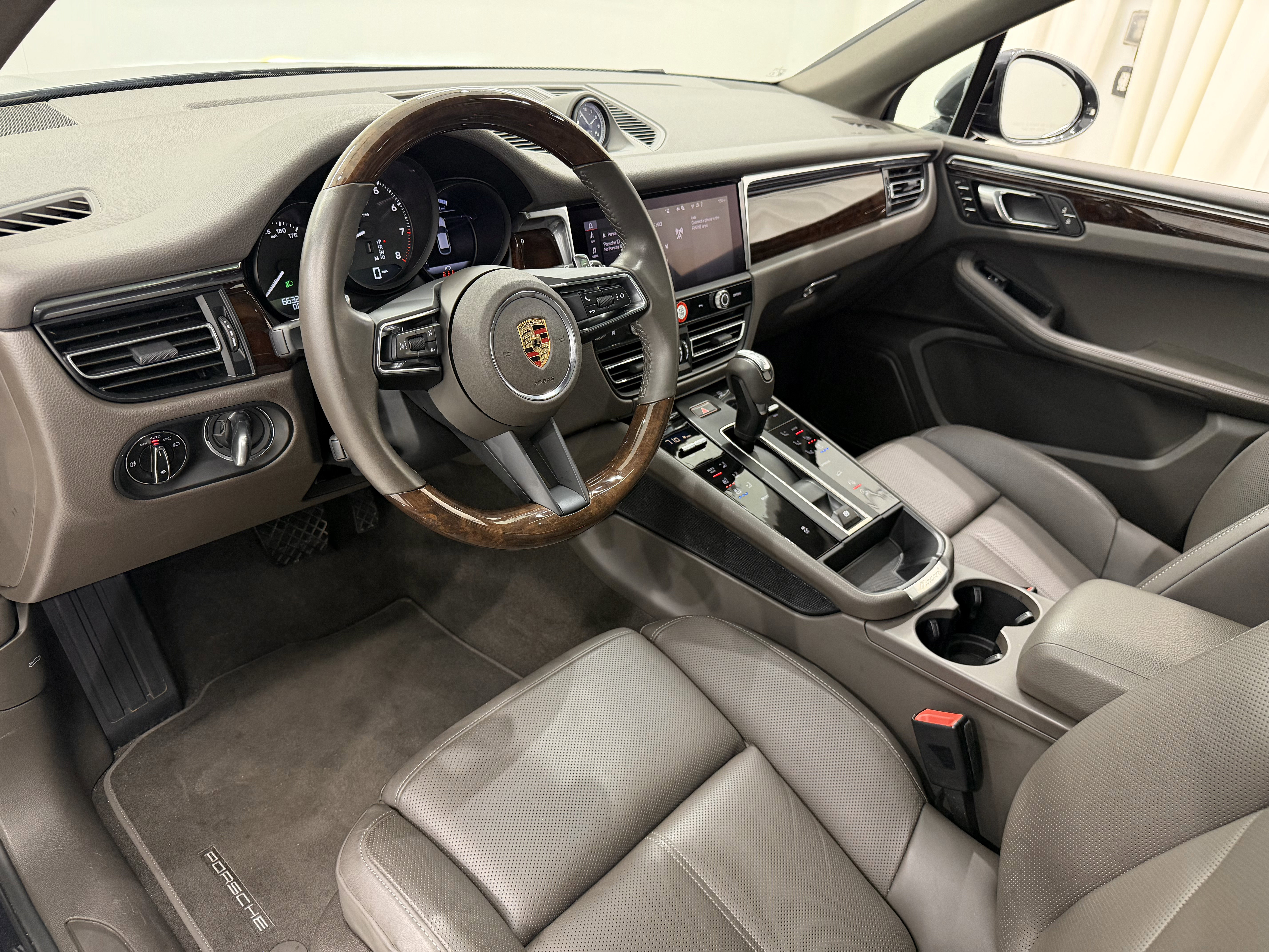 Certified 2025 Porsche Macan image 26