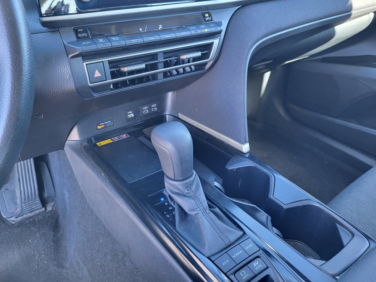 Used 2025 Toyota Camry LE image 12