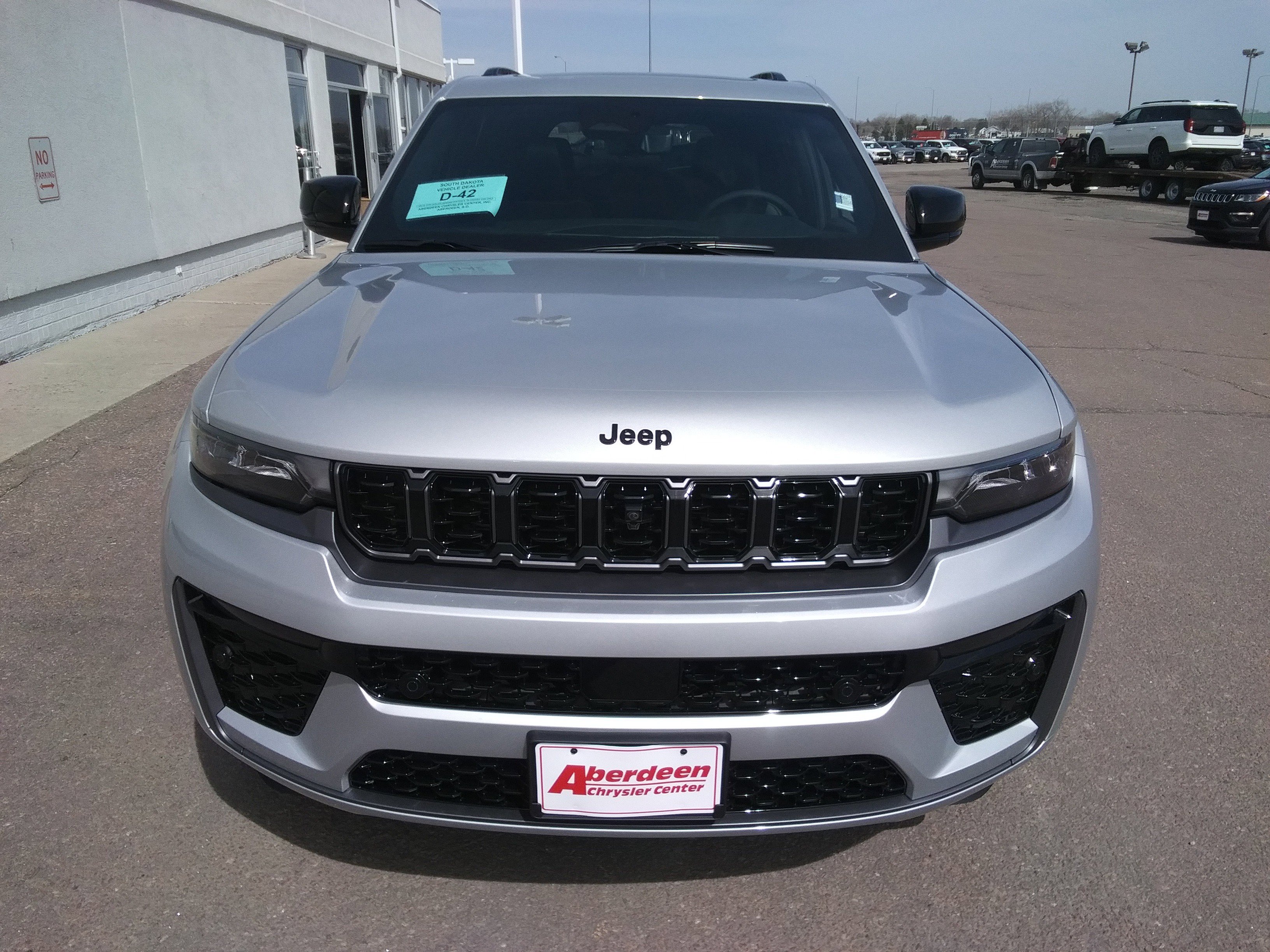 Used 2026 Jeep Grand Cherokee Limited AWD/4WD image 3