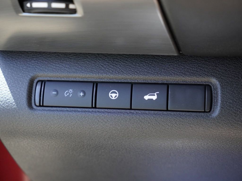 Used 2024 Nissan Pathfinder SL FWD image 9