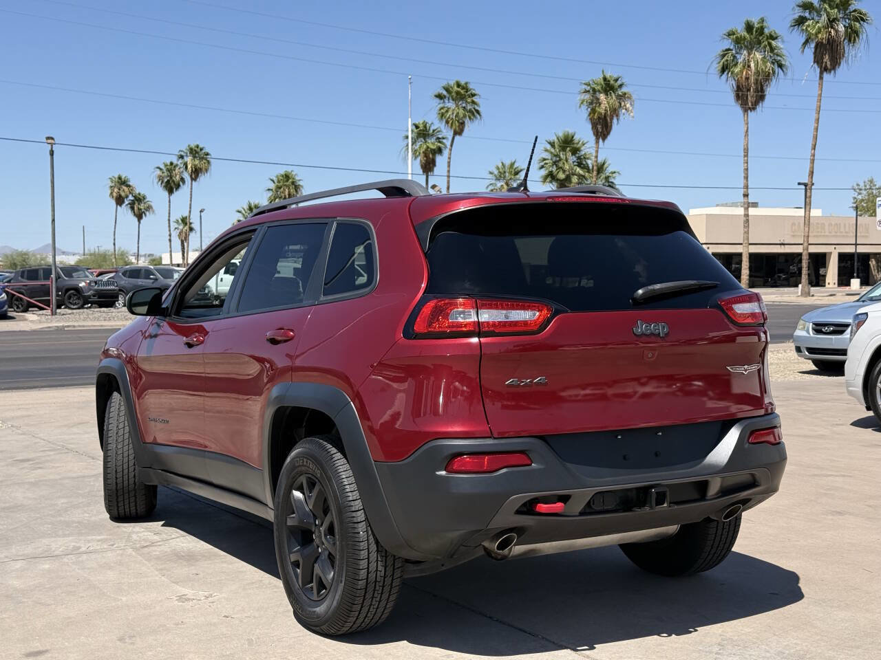 Used 2015 Jeep Cherokee Trailhawk w/ Comfort/Convenience Group AWD/4WD image 7