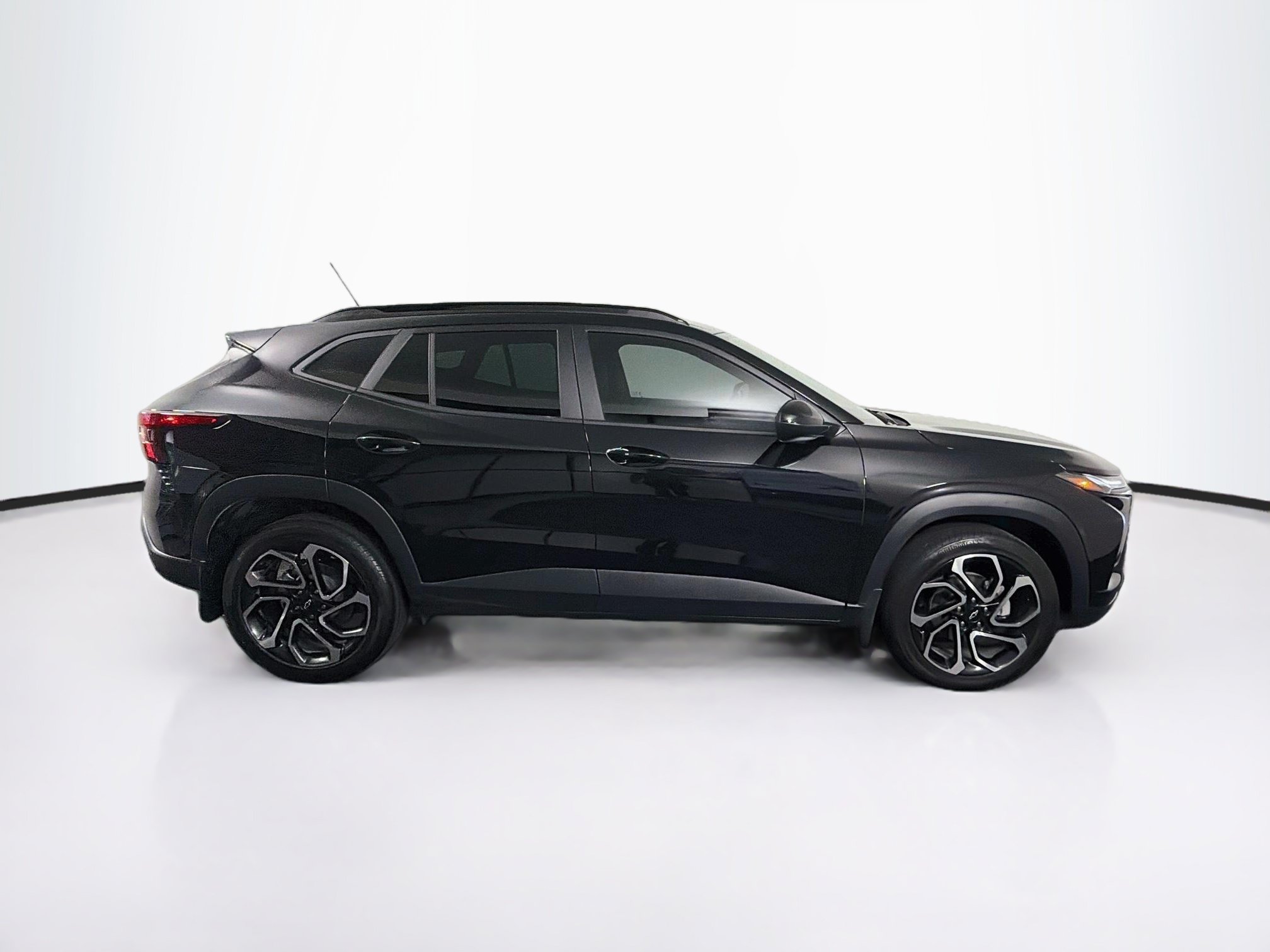 Used 2024 Chevrolet Trax RS w/ Sunroof Package FWD image 10