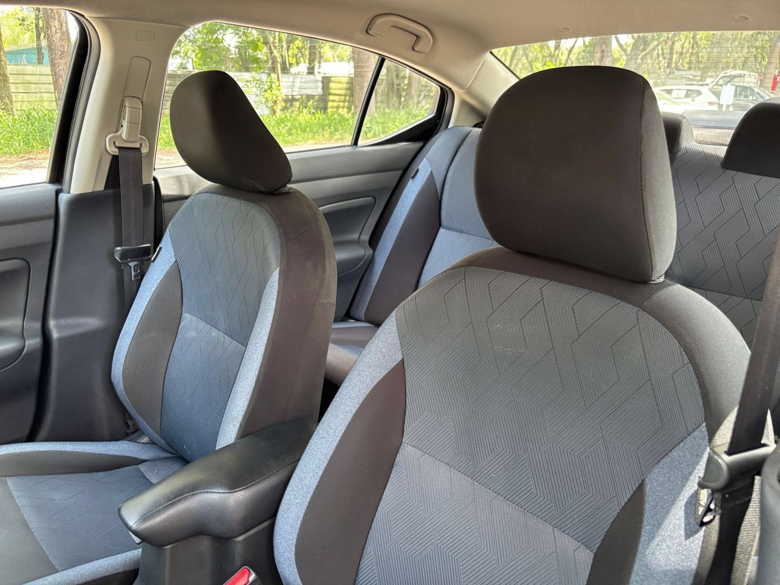 Used 2025 Nissan Versa SV FWD image 34