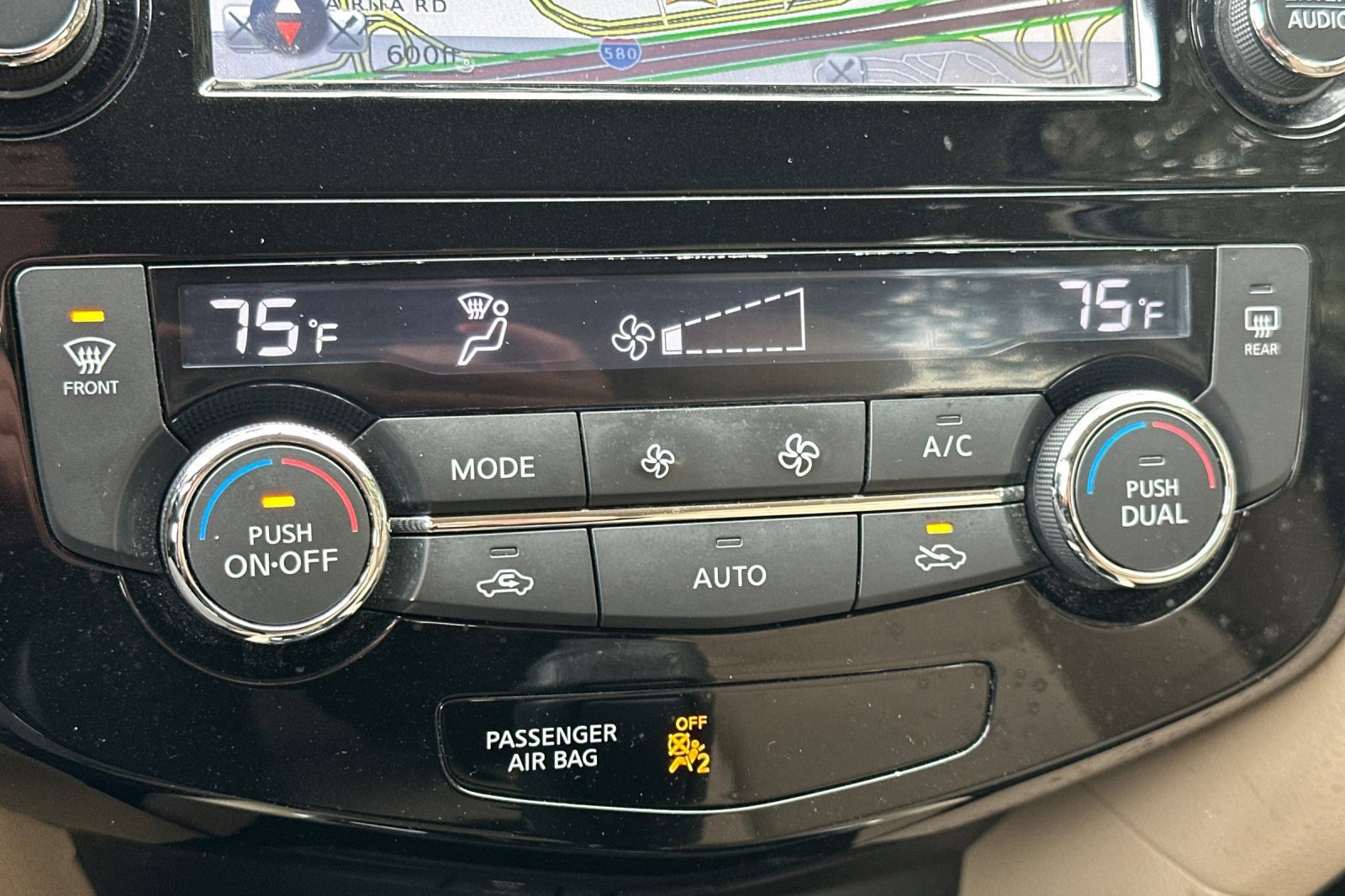 Used 2016 Nissan Rogue SV w/ SV Premium Package image 27