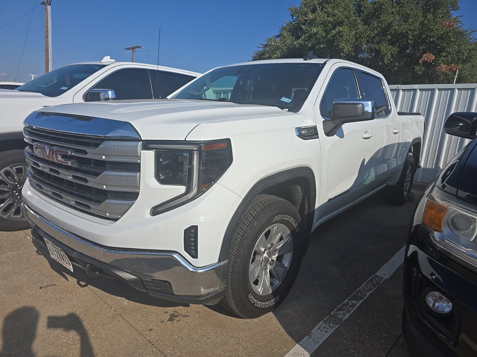 Used 2023 GMC Sierra 1500 SLE AWD/4WD image 1