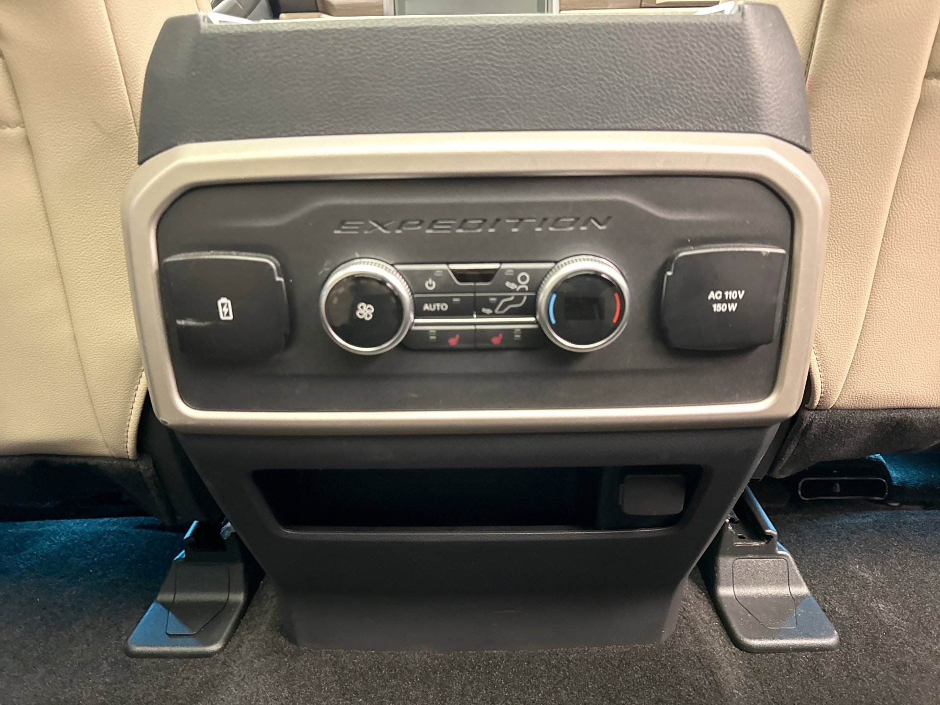 Used 2022 Ford Expedition Limited image 22