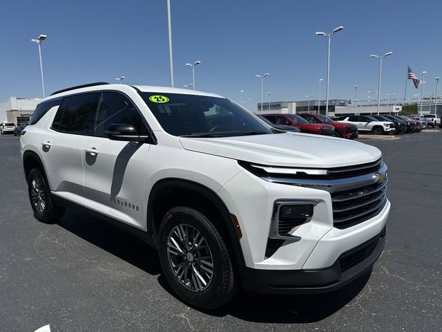 Used 2025 Chevrolet Traverse LT FWD image 7