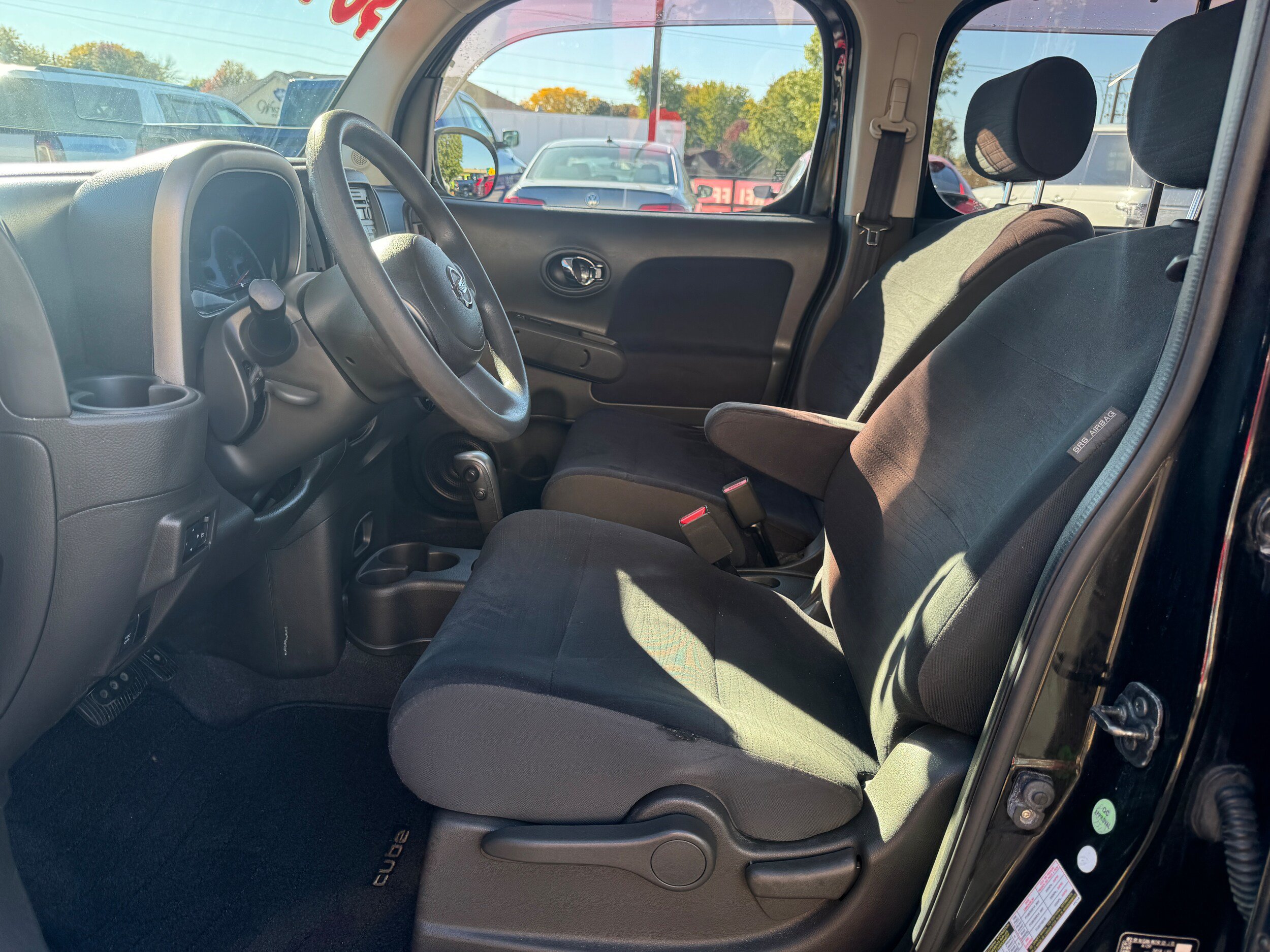 Used 2009 Nissan Cube 1.8 SL w/ Interior Designer Pkg FWD image 4