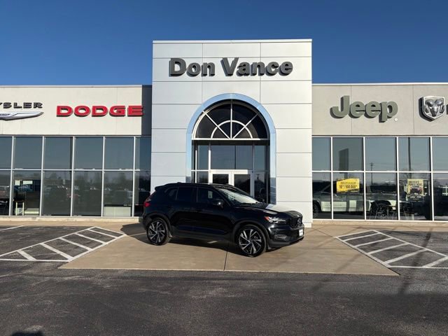 Used 2021 Volvo XC40 T4 R-Design w/ Climate Package