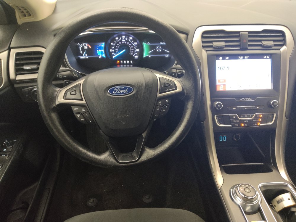 Used 2019 Ford Fusion SE FWD image 22