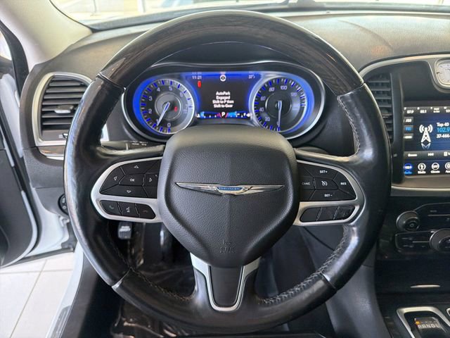 Used 2018 Chrysler 300 Limited image 31