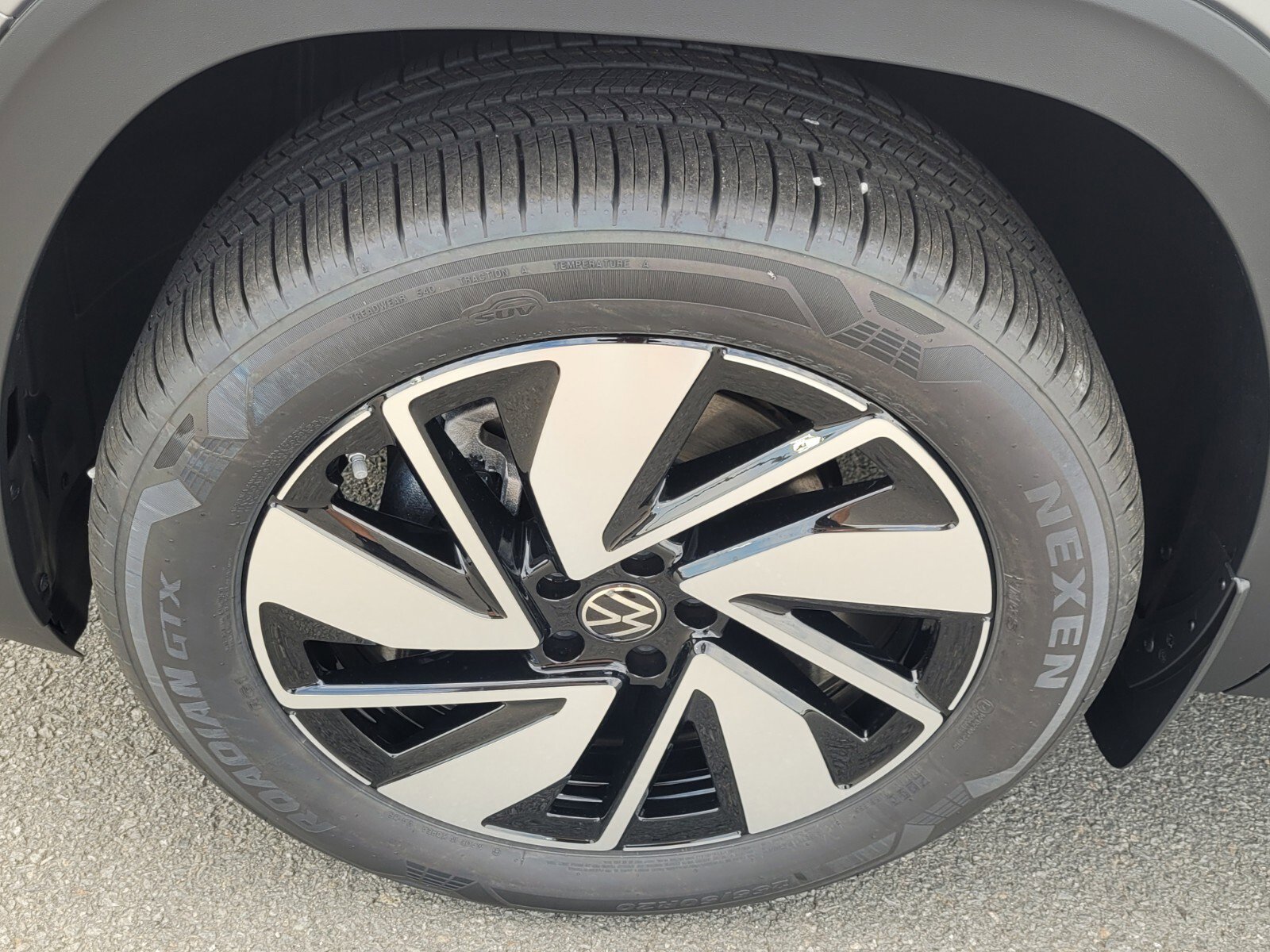 New 2026 Volkswagen Atlas SE image 12