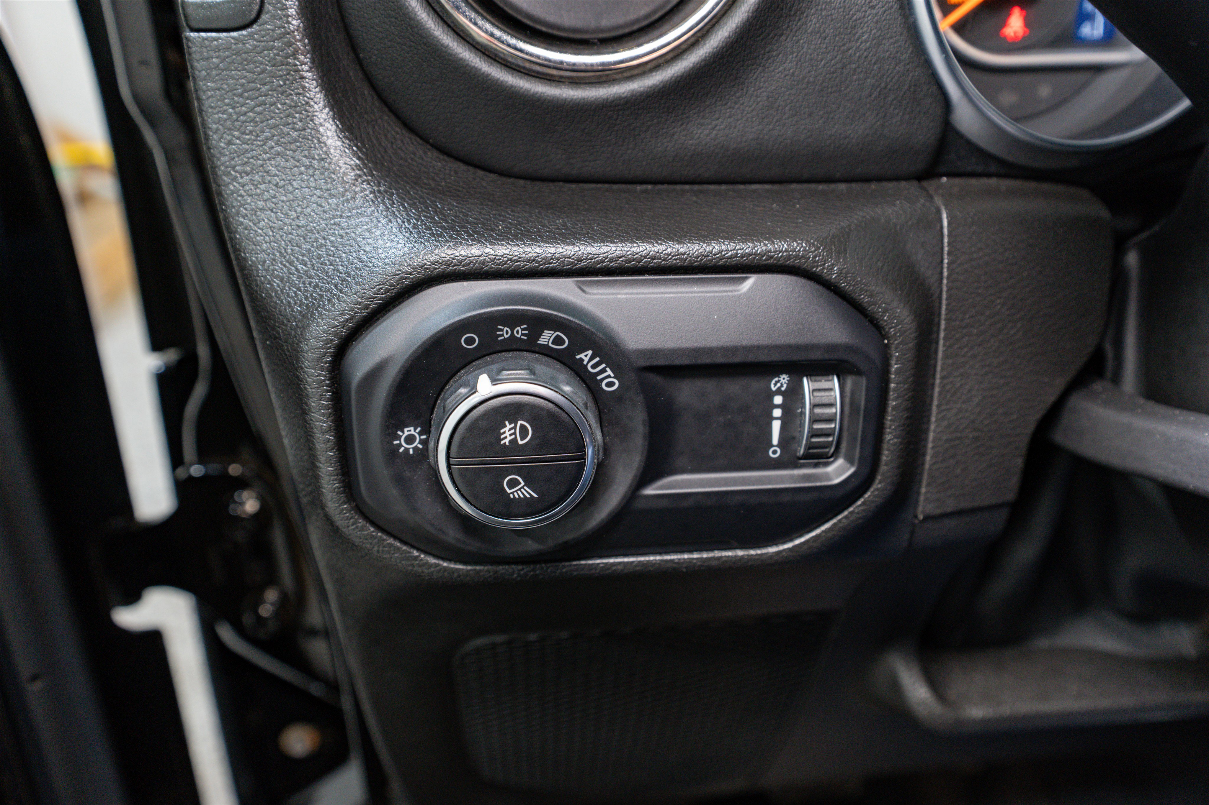 Used 2023 Jeep Gladiator Overland AWD/4WD image 32