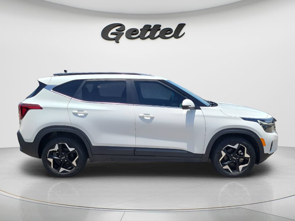 Used 2024 Kia Seltos EX FWD image 3