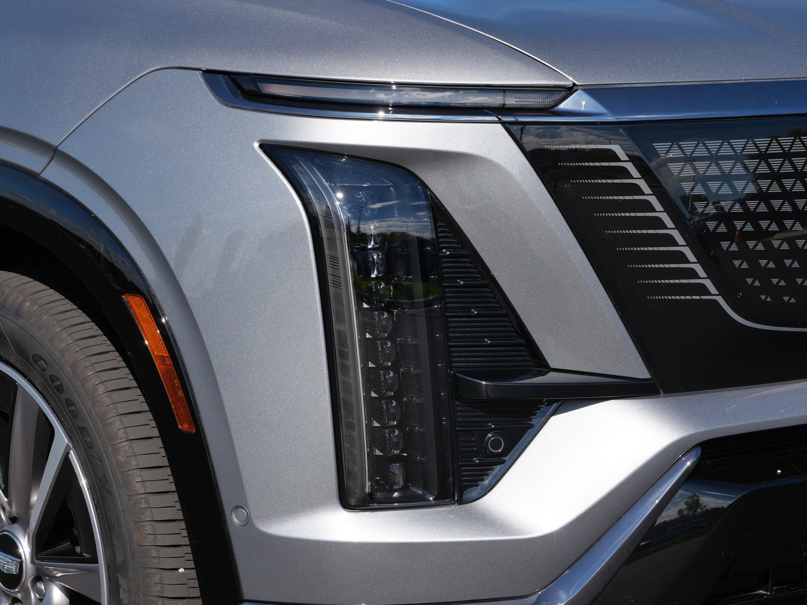 Certified 2026 Cadillac Vistiq Sport w/ LPO, Floor Liner Package AWD/4WD image 14