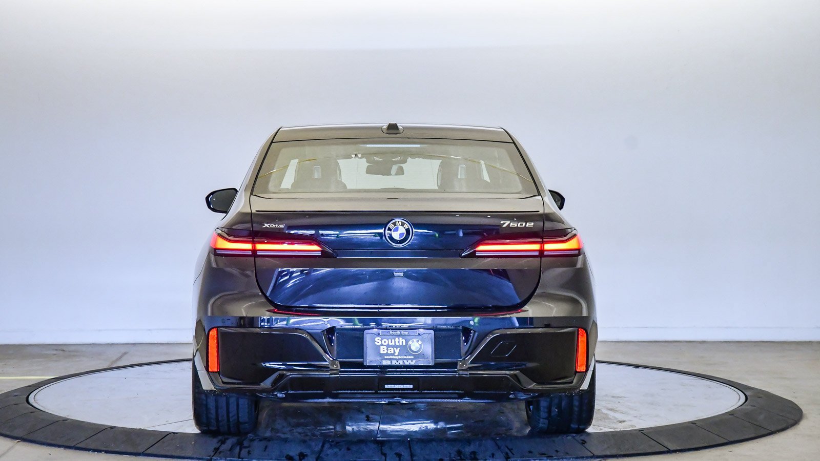 New 2026 BMW 750e xDrive AWD/4WD image 3