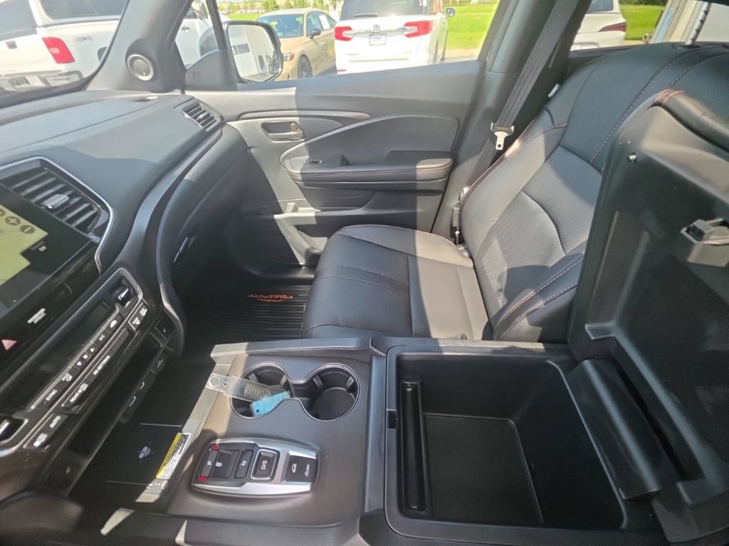 Certified 2025 Honda Passport TrailSport image 24