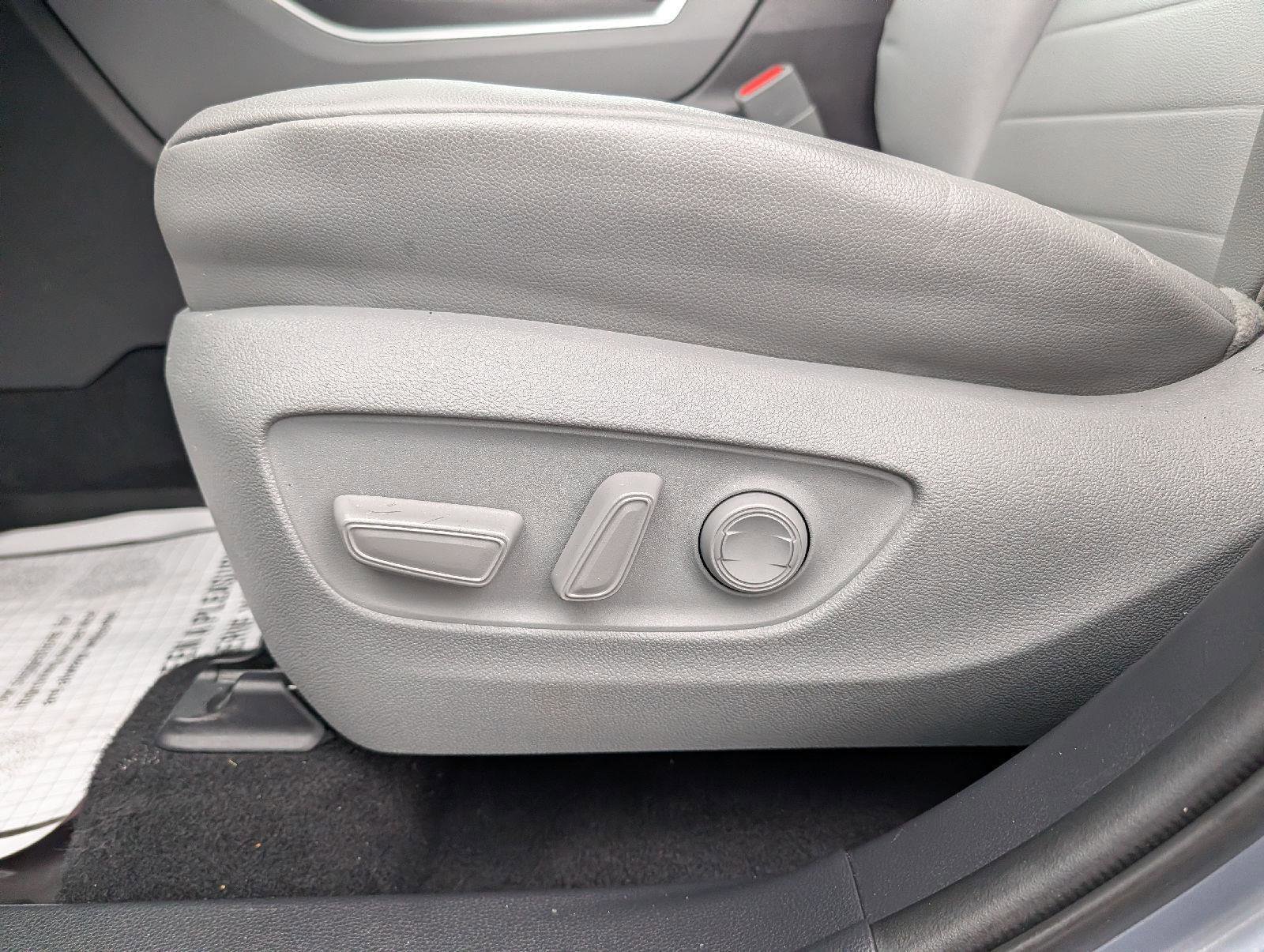 Used 2021 Toyota Highlander XLE image 9