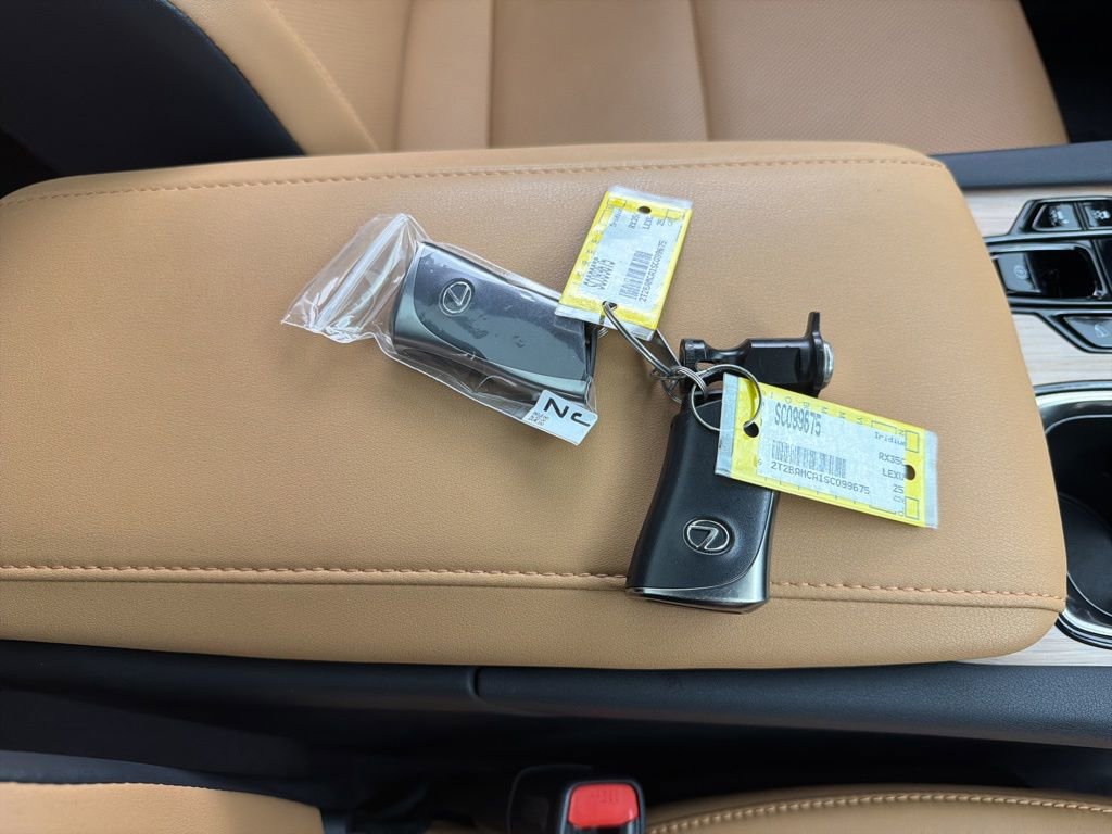 Used 2025 Lexus RX 350 Premium w/ Kick Sensor & Tow Package image 33