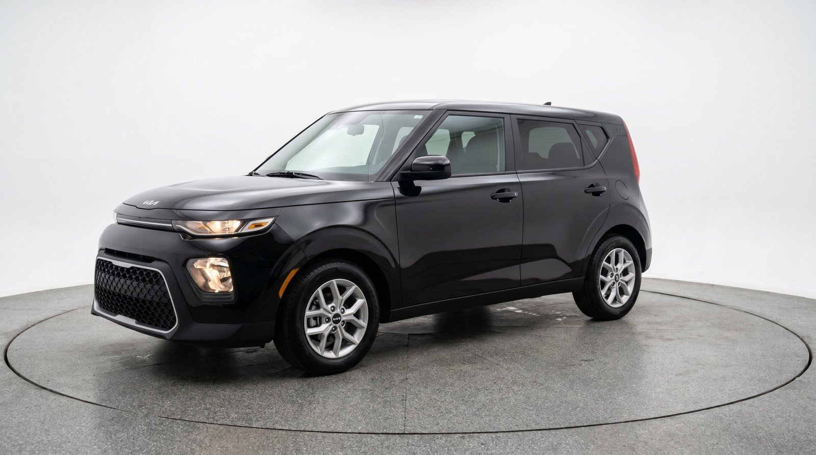 Used 2025 Kia Soul LX w/ LX Technology Package FWD image 3