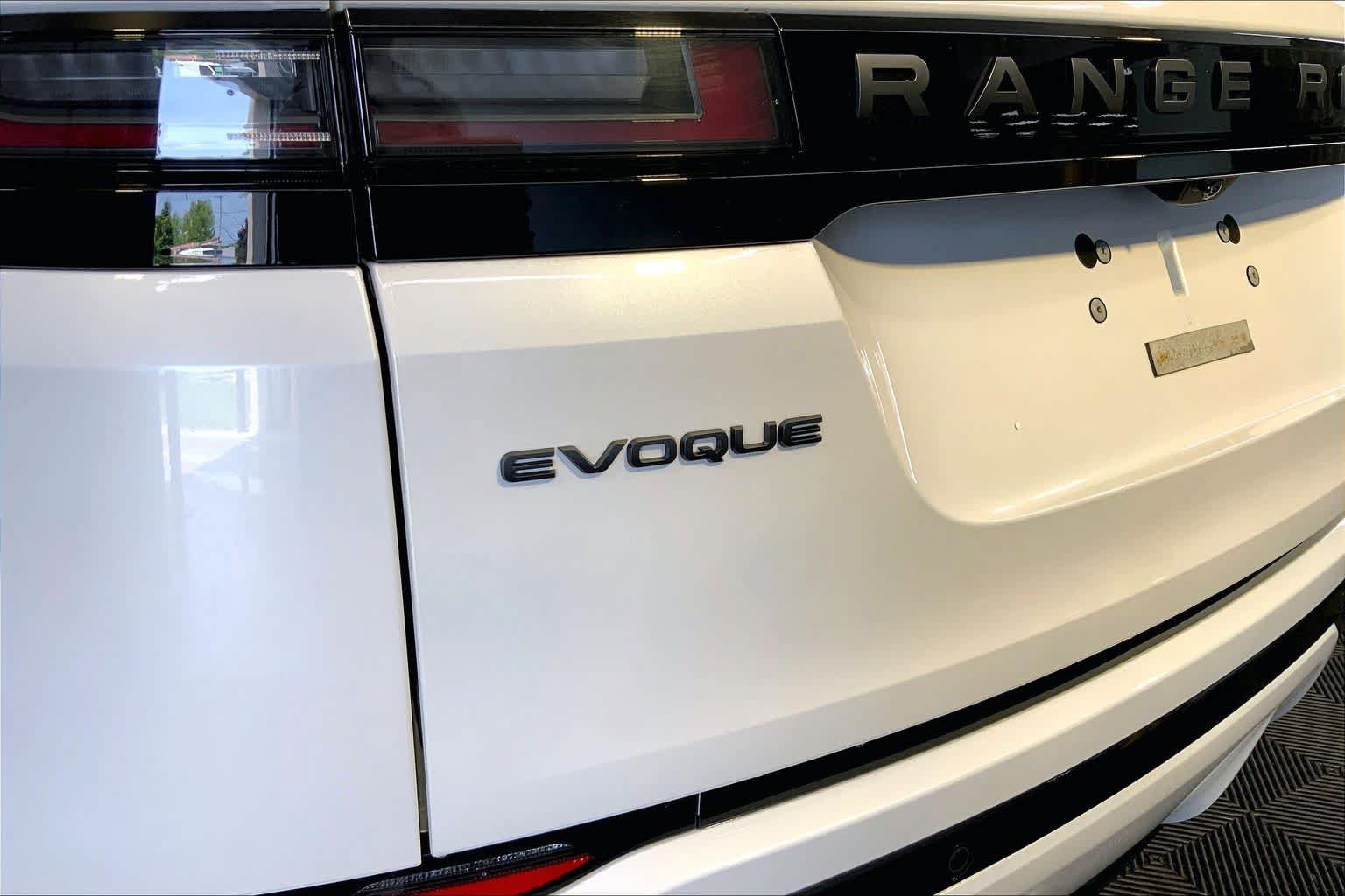 Used 2026 Land Rover Range Rover Evoque Dynamic SE AWD/4WD image 10