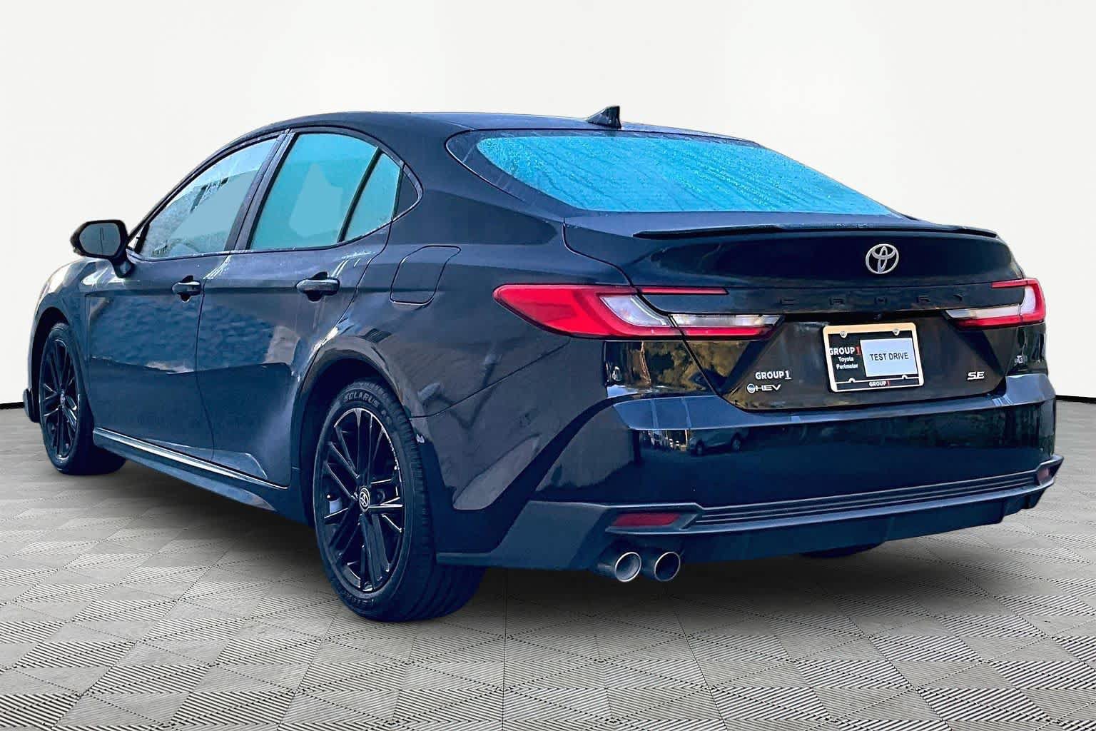 Used 2025 Toyota Camry SE FWD image 11