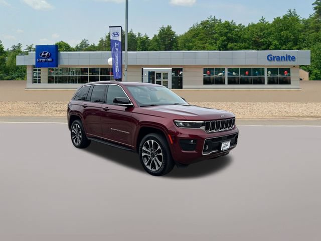 Used 2023 Jeep Grand Cherokee Overland w/ Luxury Tech Group IV AWD/4WD image 5