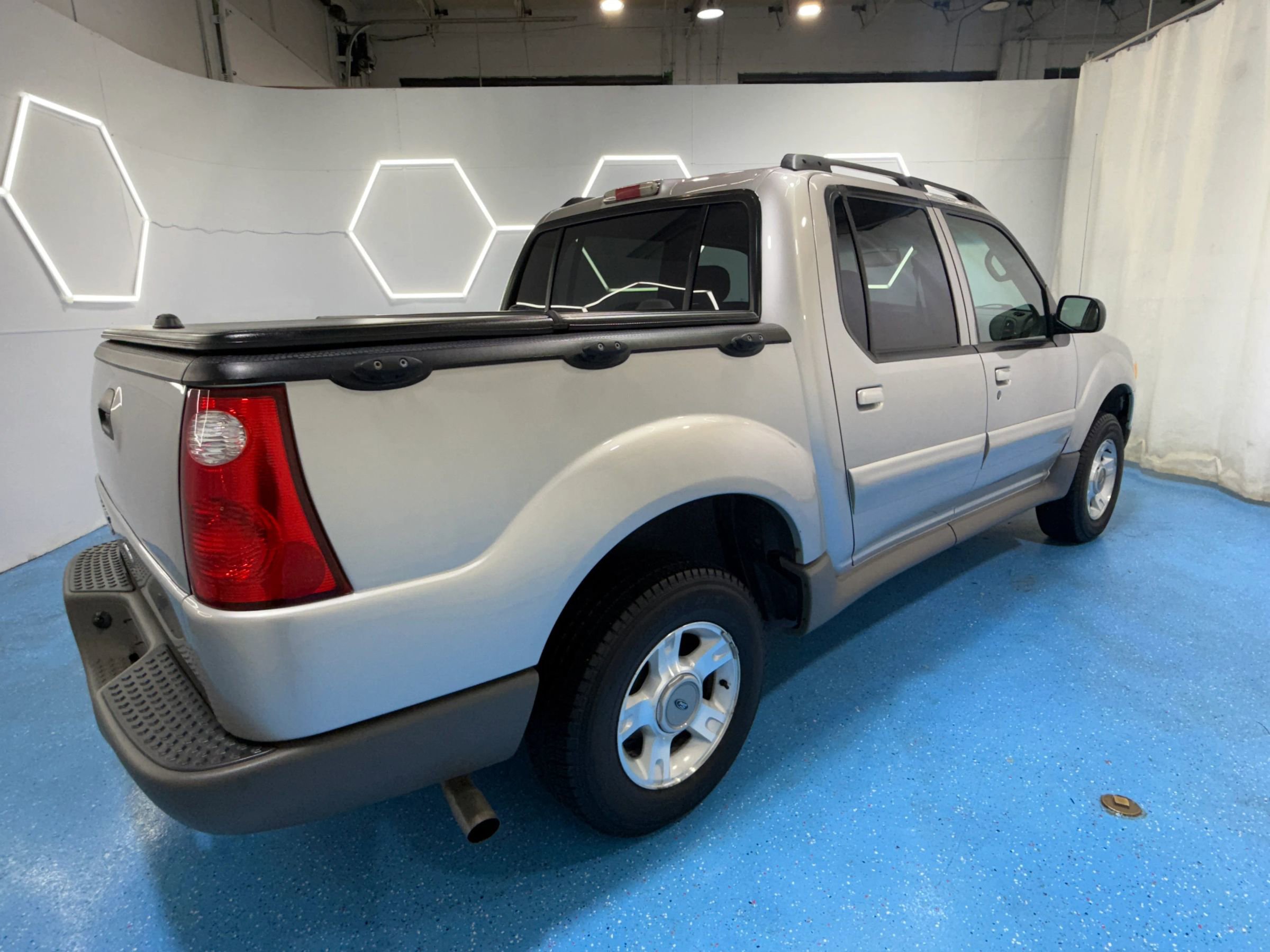 Used 2003 Ford Explorer Sport Trac XLT image 7