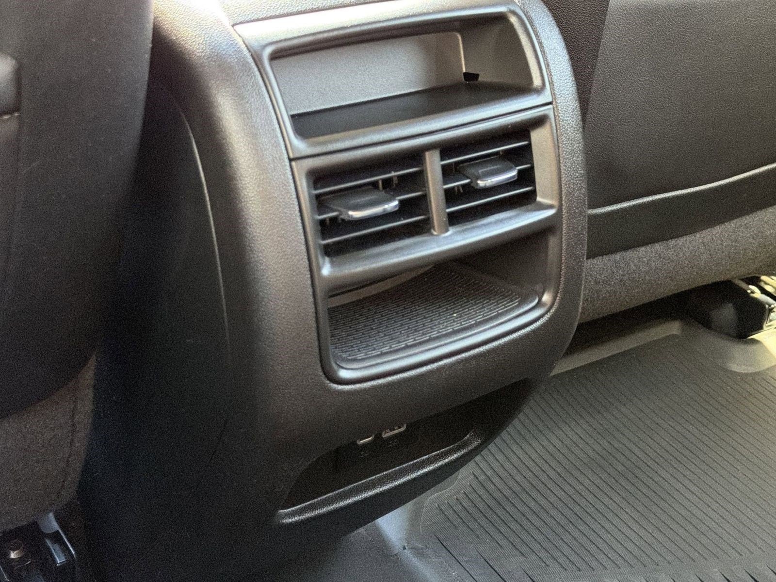 Certified 2023 Cadillac XT5 Luxury w/ LPO, Floor Liner Package image 25