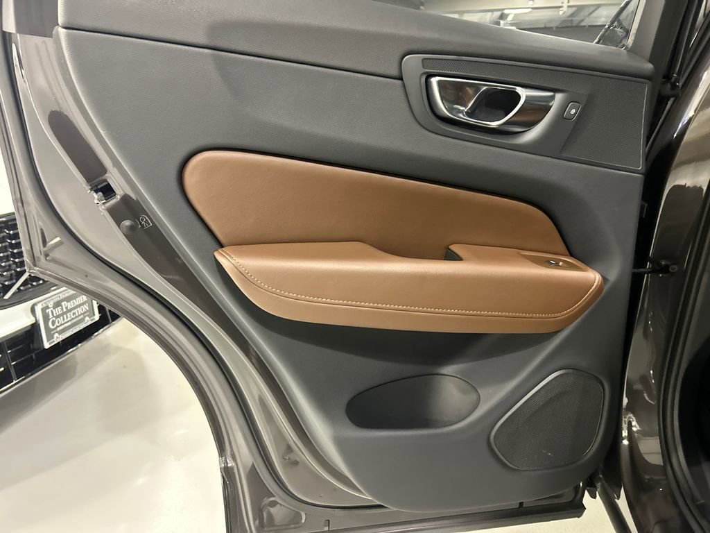 Certified 2023 Volvo XC60 T8 Ultimate w/ Climate Package image 22