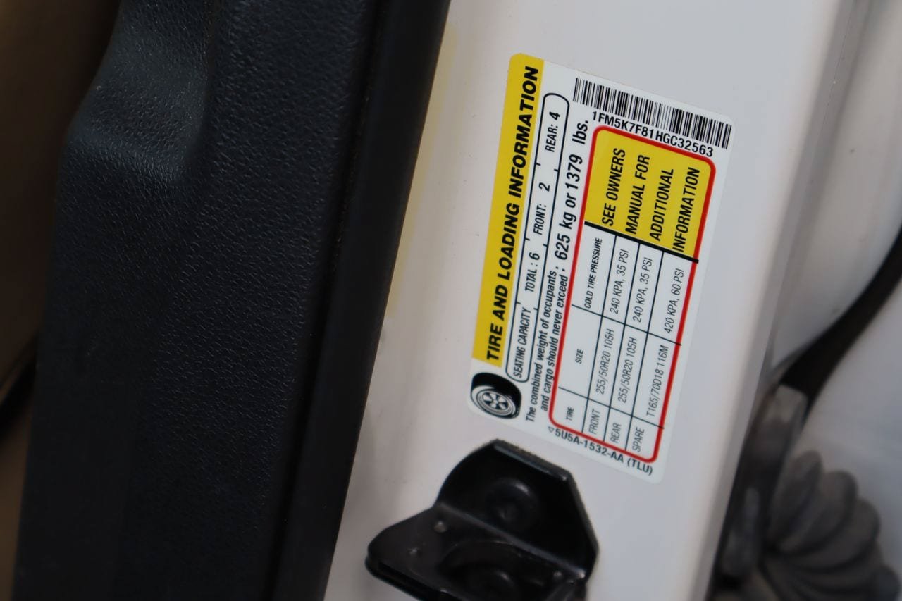 Used 2017 Ford Explorer Limited w/ Equipment Group 301A FWD image 33
