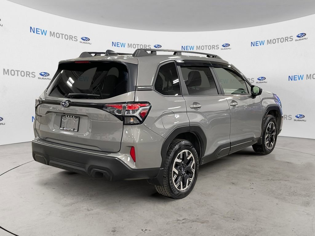 Used 2025 Subaru Forester Premium AWD/4WD image 5