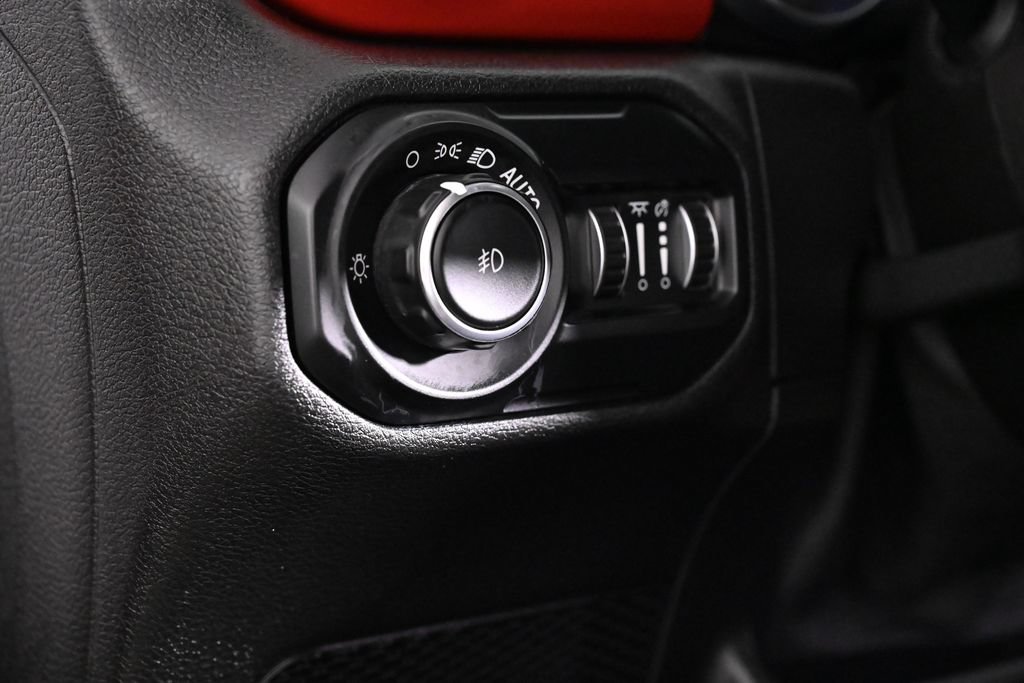 Used 2021 Jeep Wrangler Unlimited Rubicon w/ Cold Weather Group AWD/4WD image 27