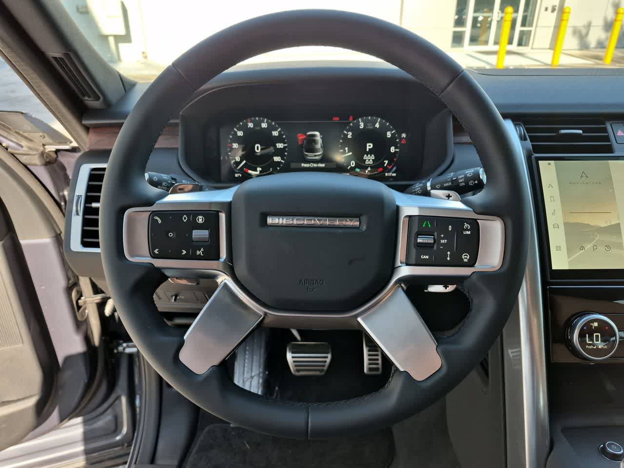 Certified 2025 Land Rover Discovery Dynamic SE AWD/4WD image 23