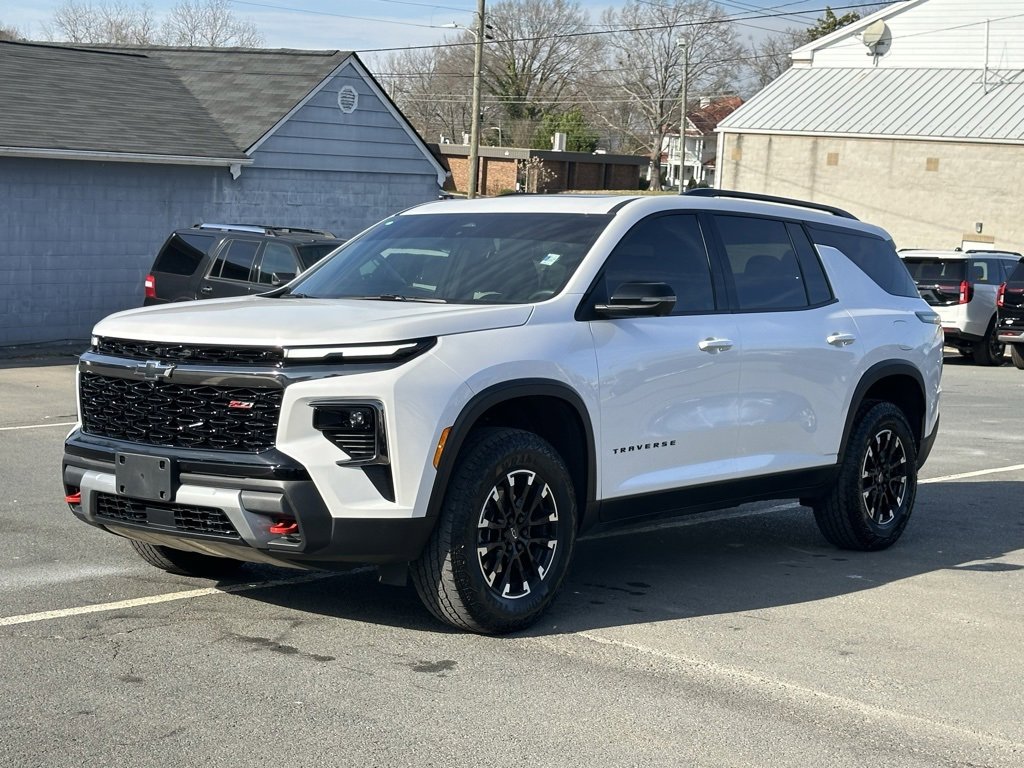 Used 2025 Chevrolet Traverse Z71 w/ Driver Confidence Package image 2