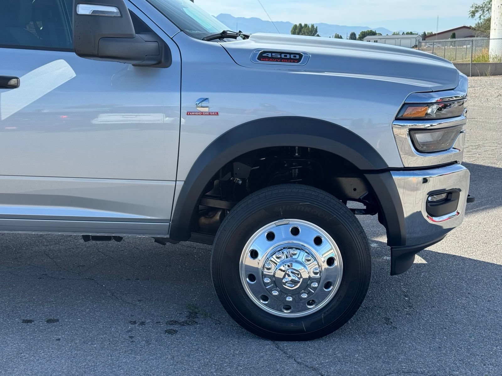 New 2027 RAM 4500 4x4 Crew Cab DRW w/ Laramie Trim Package image 3